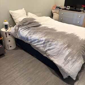 West Elm queen duvet, EUC